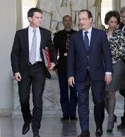 Hollande et Valls, pacte de responsabilité : une campagne de séduction pour un vote sans valeur