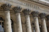 La Bourse de Paris passe brièvement sous le seuil symbolique des 4.100 points