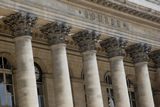 CORRIGÉ : La Bourse de Paris termine en hausse de 0,90% à 4.890,58 pts