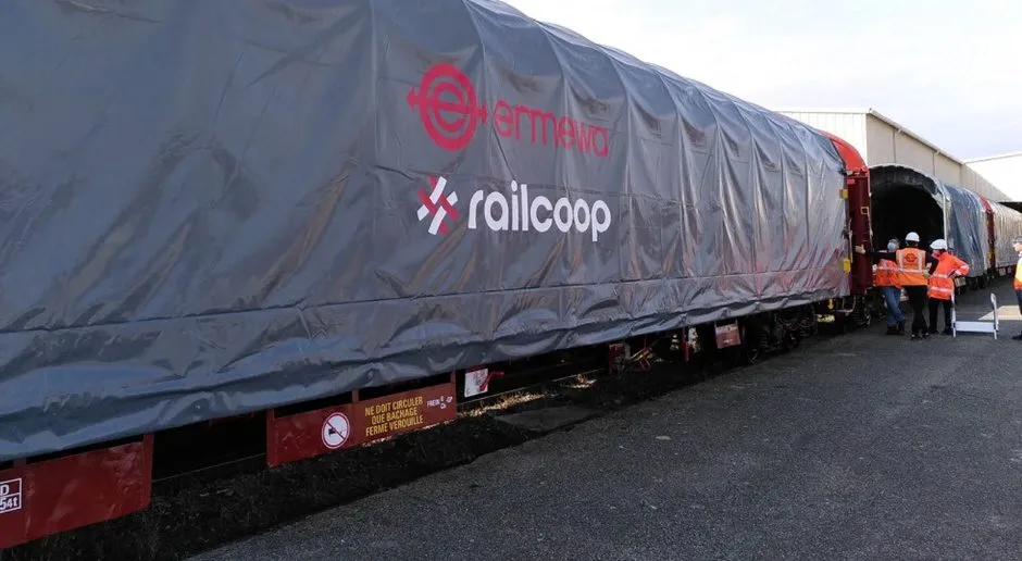 Wagon de marchandise, première liaison de fret