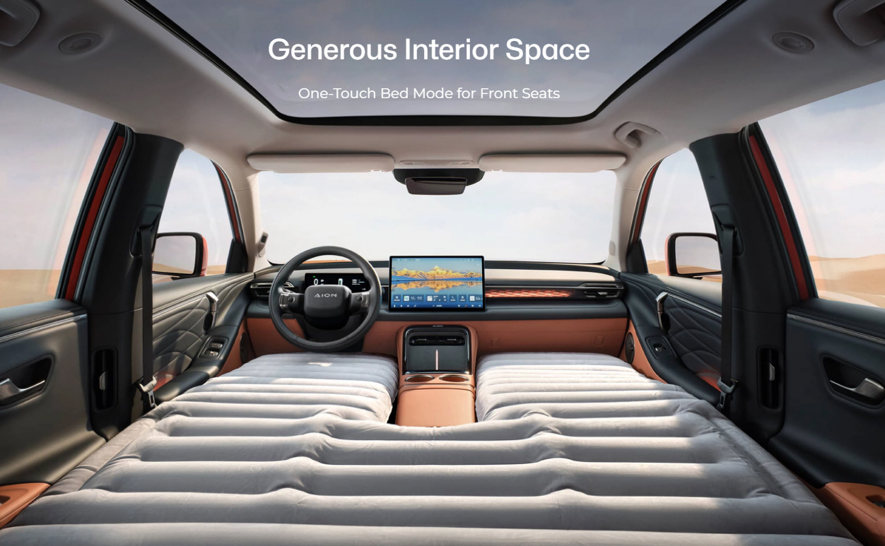 Avec l’appui sur un bouton, l’espace intérieur total de la voiture se transforme en lit