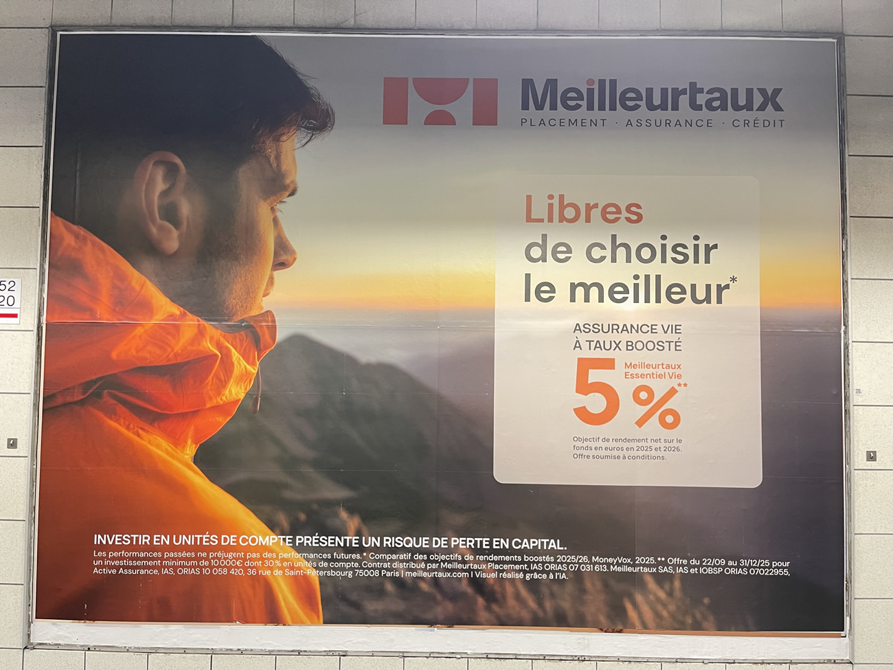 Affiche publicitaire Meilleurtaux diffusée dans les transports parisiens.
