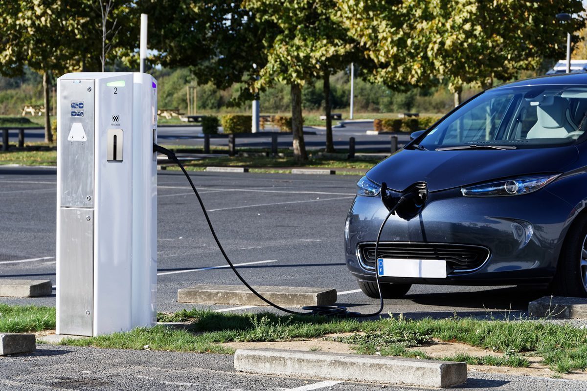 Voitures électriques : de nouvelles aides financières pour la mise en place de bornes de recharge Voitures électriques : de nouvelles aides financières pour la mise en place de bornes de recharge