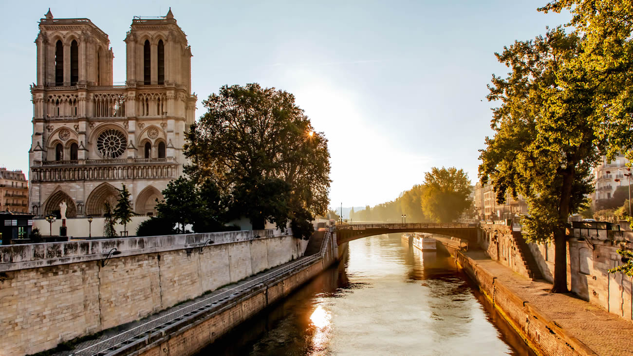Redécouvrir Notre-Dame : nouvelles croisières sur la Seine ! Redécouvrir Notre-Dame : nouvelles croisières sur la Seine !