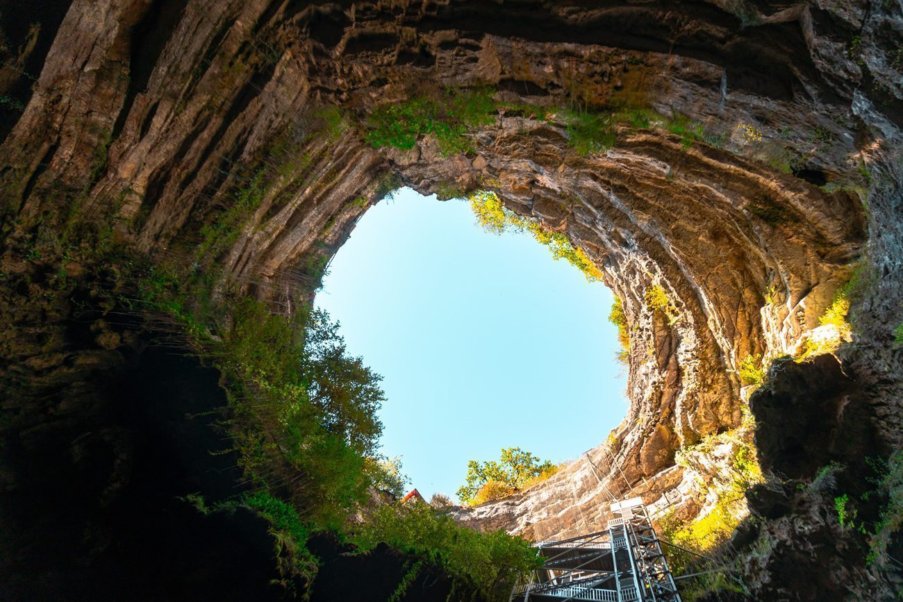 Cuvée des 130 ans : 600 bouteilles et 24 magnum de Probus pur Malbec 2017 enfouies à 103 mètres dans le Gouffre de Padirac Cuvée des 130 ans : 600 bouteilles et 24 magnum de Probus pur Malbec 2017 enfouies à 103 mètres dans le Gouffre de Padirac