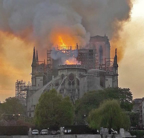 Don pour la reconstruction de Notre-Dame de Paris : 75% de réduction d'impôt