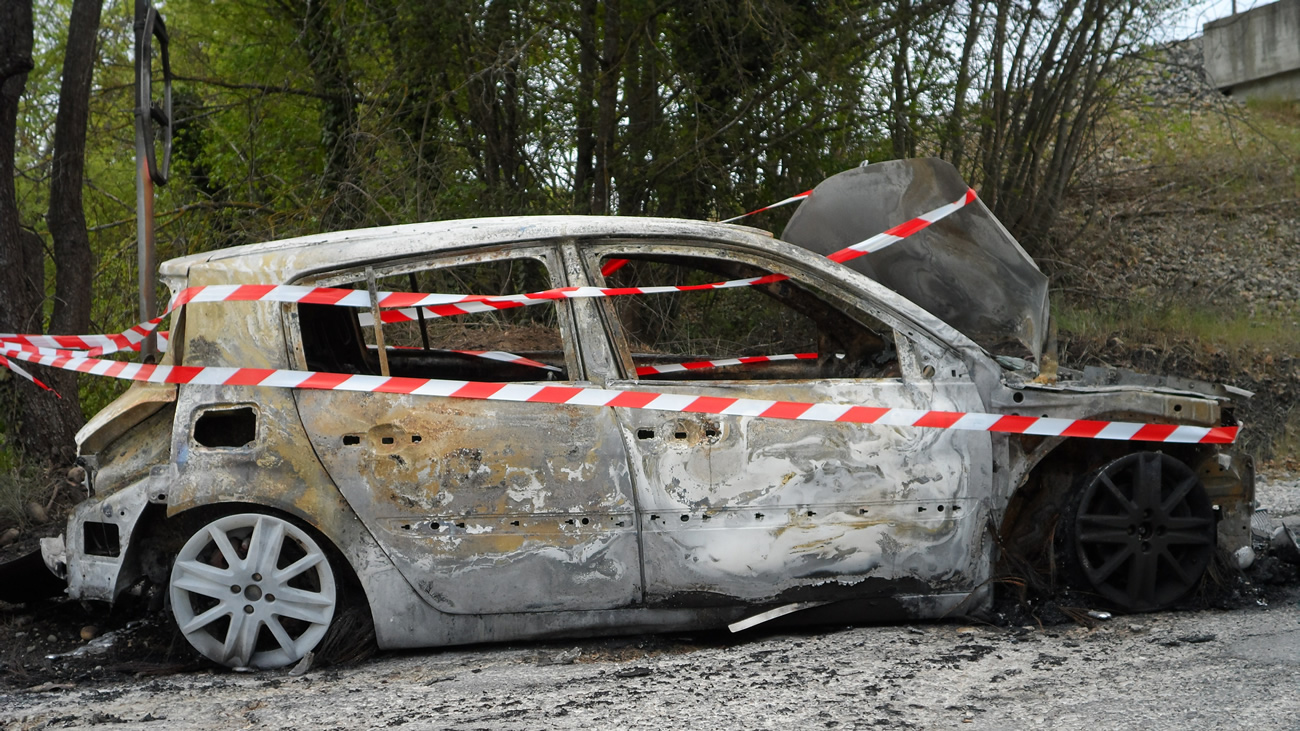 Violences urbaines : AXA supprime totalement les franchises d'assurance pour les particuliers assurés en automobile ou habitation. Violences urbaines : AXA supprime totalement les franchises d'assurance pour les particuliers assurés en automobile ou habitation.