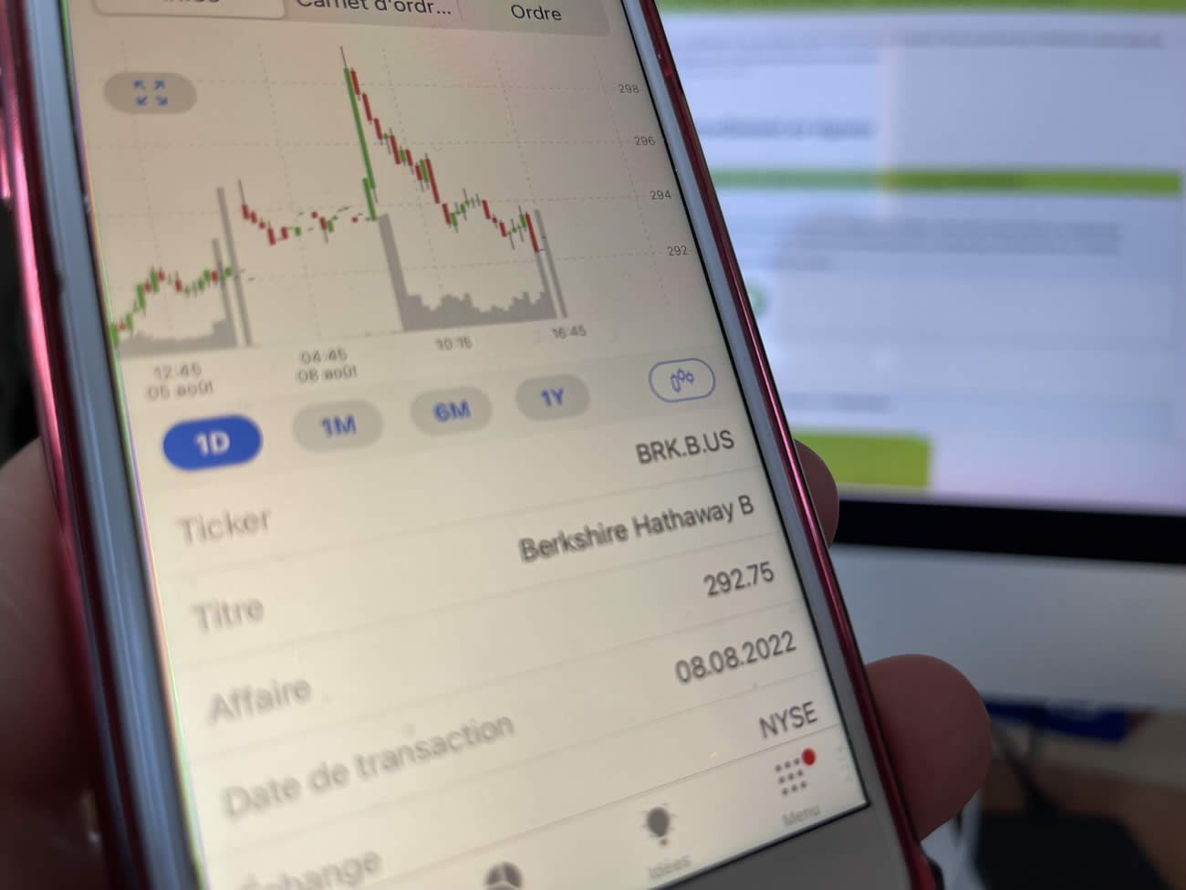 Berkshire Hathaway, la société d'investissements de Warren Buffet a perdu 28 milliards de dollars en 3 mois Berkshire Hathaway, la société d'investissements de Warren Buffet a perdu 28 milliards de dollars en 3 mois