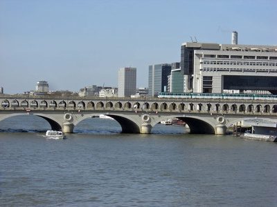 Budget de la France au 1er semestre : un déficit moins important en 2015 qu'en 2014 Budget de la France au 1er semestre : un déficit moins important en 2015 qu'en 2014