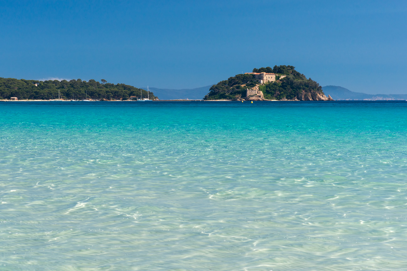 Combien coûtent les vacances d'Emmanuel Macron au Fort de Brégançon ? Combien coûtent les vacances d'Emmanuel Macron au Fort de Brégançon ?