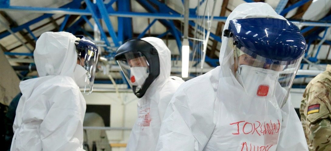 Les Etats-Unis commandent tellement d'équipements anti-Ebola qu'il en manque en Afrique Les Etats-Unis commandent tellement d'équipements anti-Ebola qu'il en manque en Afrique