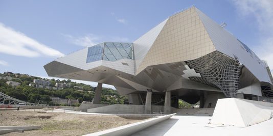Le Musée des Confluences, symbole de la rénovation du sud de la presqu'île lyonnaise Le Musée des Confluences, symbole de la rénovation du sud de la presqu'île lyonnaise