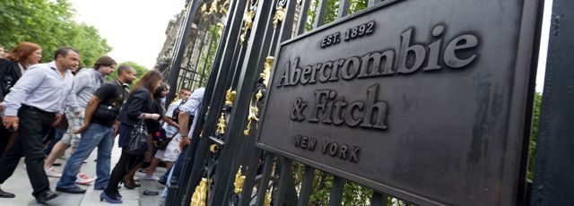 L'avenue des Champs-Élysées envahie par le luxe L'avenue des Champs-Élysées envahie par le luxe