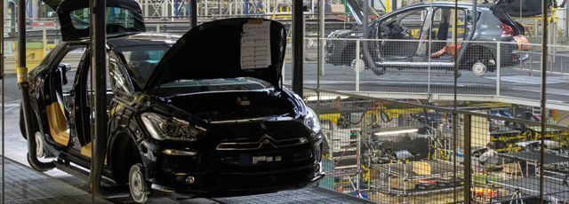 Moins de seniors, plus d'apprentis : le plan de PSA pour l'emploi en 2015 Moins de seniors, plus d'apprentis : le plan de PSA pour l'emploi en 2015