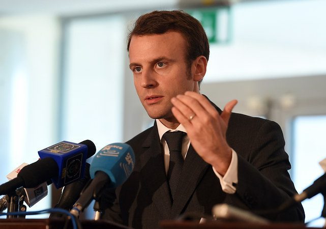 Macron écarte la cession des parts de l'Etat dans EDF à court terme Macron écarte la cession des parts de l'Etat dans EDF à court terme