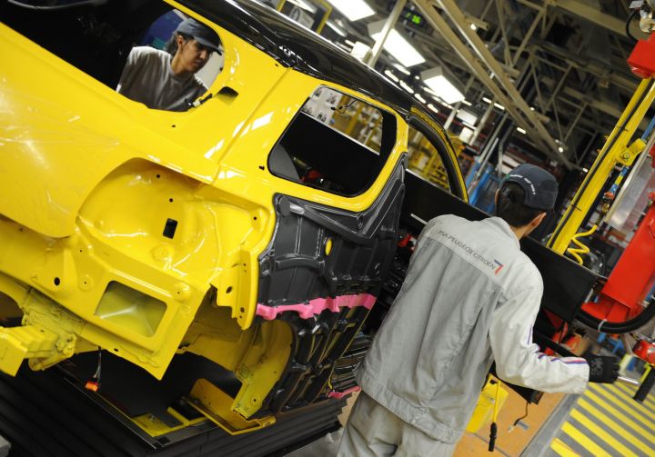 Retraites anticipées, recours aux apprentis... ce que prévoit la direction de PSA Retraites anticipées, recours aux apprentis... ce que prévoit la direction de PSA