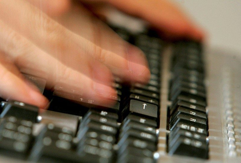 Dans les banques, le numérique fait planer des incertitudes sur l'emploi Dans les banques, le numérique fait planer des incertitudes sur l'emploi