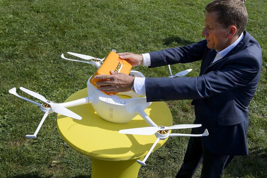 EN IMAGES. La Poste suisse teste la livraison par drone EN IMAGES. La Poste suisse teste la livraison par drone