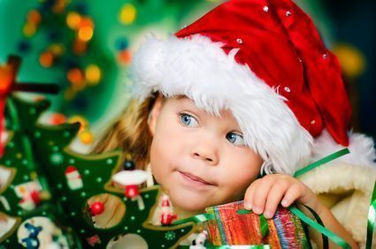 Noël des banques : pourquoi vaut-il mieux éviter les cadeaux offerts pour l'ouverture d'un livret A ou PEL au nom de de votre enfant ?
