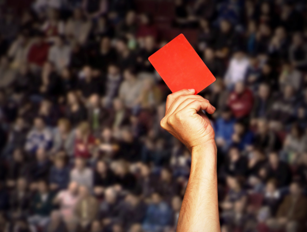 Carton rouge : la Cour des Comptes alerte de nouveau sur la réduction insuffisante du déficit public Carton rouge : la Cour des Comptes alerte de nouveau sur la réduction insuffisante du déficit public