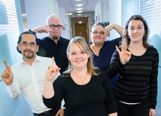 Nouvelle innovation monabanq, première banque en ligne à pouvoir converser avec ses clients en langue des signes #LSF