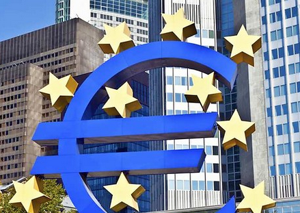 BCE sous pression, attendue au tournant par les investisseurs