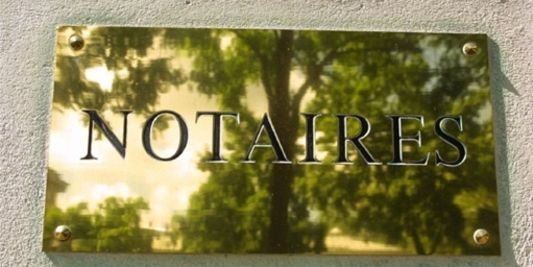 Immobilier : la hausse des « frais de notaire » gravée dans le marbre