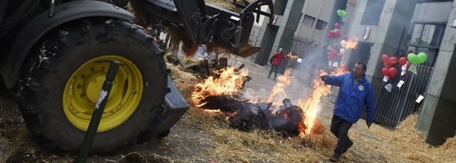 Les agriculteurs manifestent dans toute la France