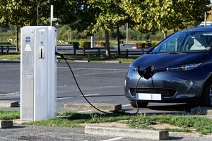 Voitures électriques : de nouvelles aides financières pour la mise en place de bornes de recharge
